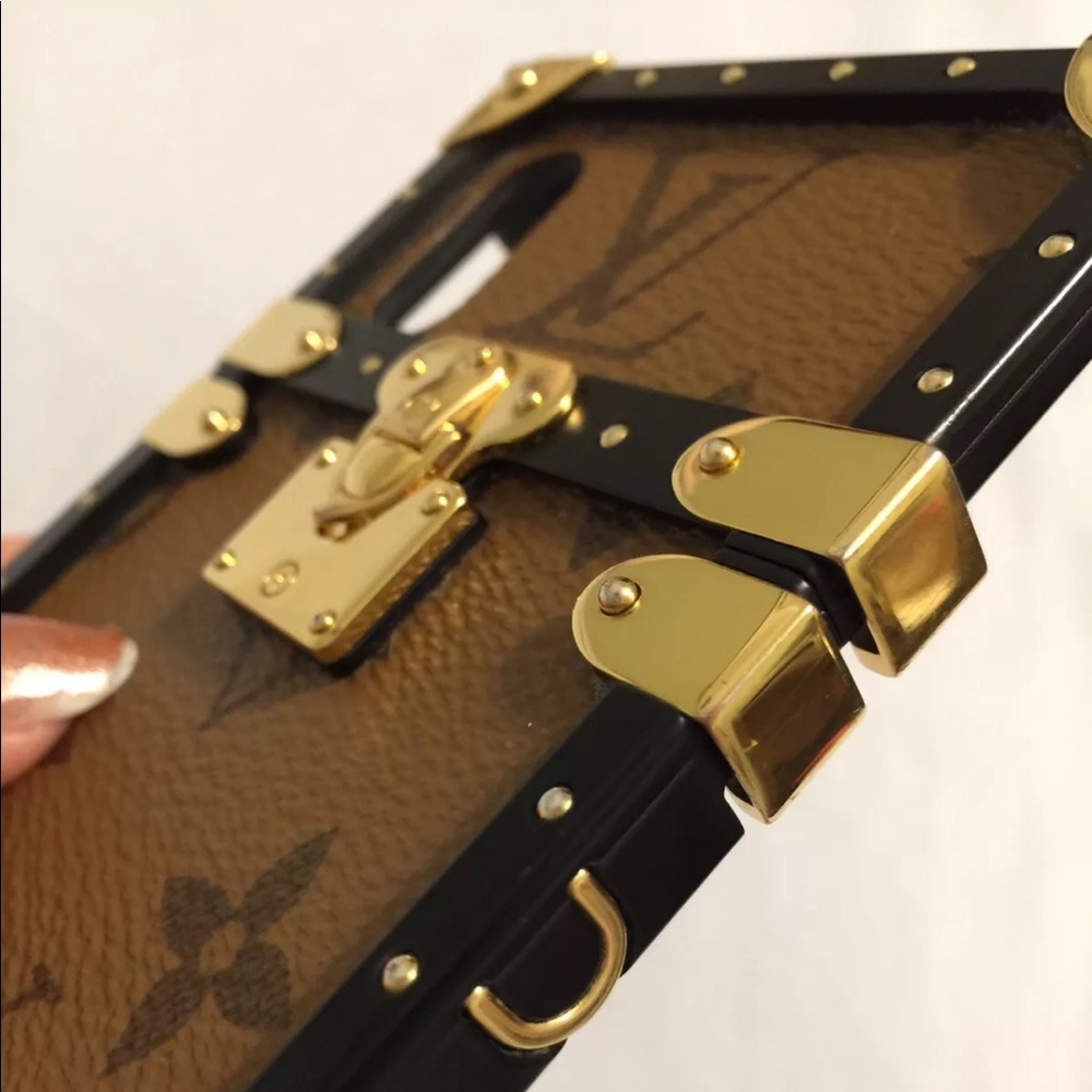 EUC💕Louis Vuitton Trunk Case Monogram iPhone X XS